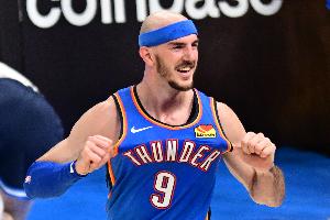 正負值+29并列最高！卡魯索18分鐘5中4拿到11分3助 三分3中2