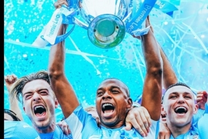 效力9年！曼城官方致敬費爾南迪尼奧：祝你在退役后一切順利！