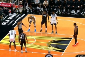 嚇人呀！鄧恩空切單臂要隔扣被戈貝爾犯規(guī) 平拍在地好在無礙