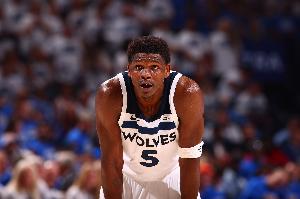 功虧一簣！華子全場(chǎng)怒轟41+5+4+4斷&第三節(jié)19分 關(guān)鍵兩罰全丟