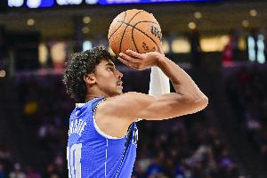 速度極快！克里斯蒂快下不懼費爾斯追防直接暴扣