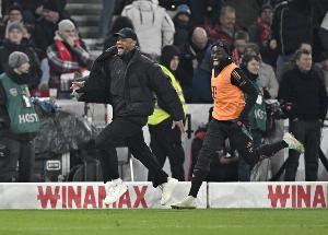 拜仁連續(xù)18場(chǎng)德甲比賽進(jìn)球2+，德甲歷史僅次于13-14賽季拜仁