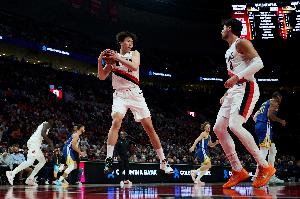 小楊趕緊送果籃！阿夫迪亞生涯首次背靠背送出10+助攻