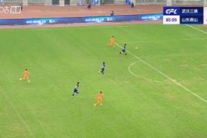 打花了！克雷桑第86分鐘推射再下一城，本場1射2傳，泰山5-1領(lǐng)先