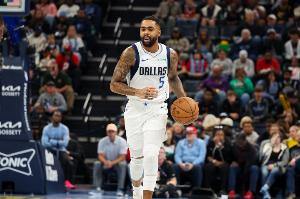 今天NBA杯獨(dú)行俠戰(zhàn)鵜鶘 拉塞爾缺陣 萊夫利能打時(shí)間限制15-18分鐘