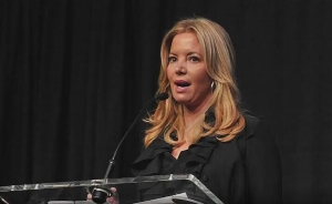 隊(duì)記：湖人重組球探部門的時(shí)機(jī)很奇怪 現(xiàn)在正是球探考察黃金季