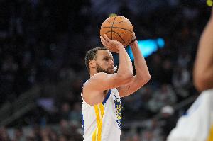 庫(kù)里生涯第48次單場(chǎng)9+三分繼續(xù)刷新紀(jì)錄 利拉德14次第二克萊第三