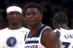 你能防住我？愛德華茲干拔三分命中后 各種垃圾話狂噴狄龍！