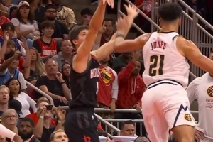 頻頻救主！謝潑德底角三分再中還造成犯規(guī) 打成3+1繼續(xù)追分