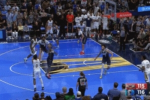 關(guān)鍵攻防！費(fèi)爾斯三分強(qiáng)行出手被華盛頓帽到 直接來(lái)了個(gè)三不沾