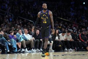 此前連續(xù)21次最佳陣！名記：LBJ只能再缺席3場(chǎng) 否則將無(wú)緣個(gè)人獎(jiǎng)