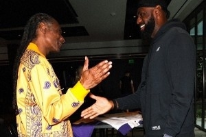 支持主隊！湖人官推曬Snoop Dogg造訪球隊訓(xùn)練館組圖