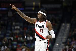 不愧是隊內(nèi)第二中鋒！羅威攻防不錯 拿到8分11板2助3帽