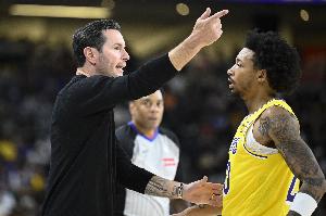 尼克·史密斯：在黃蜂時被教導(dǎo)別犯規(guī) 但來湖人后你得有身體對抗