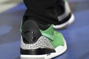 球鞋自由市場大魚！庫里上腳經(jīng)典俄勒岡配色Air Jordan 3 PE球鞋