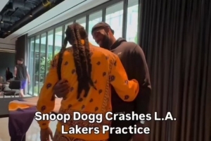 Snoop Dogg今日造訪湖人訓(xùn)練館 擁抱詹姆斯&采訪東契奇