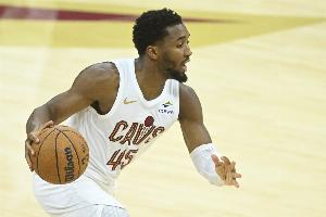 砍瓜切菜！米切爾第三節(jié)獨(dú)得14分 三節(jié)貢獻(xiàn)26分7板4助