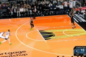 那就扣一個吧！吉萊斯皮搶到長籃板推反擊 布克輕松飛扣！