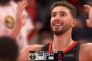 太快了！申京攻防兩端連續(xù)3次犯規(guī) 瞬間也累計(jì)5犯在身