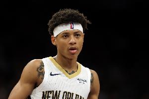 率先發(fā)力！費爾斯首節(jié)4中4獨得11分3斷 三分3中3