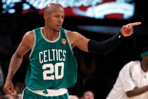 全是射手！德隆答經(jīng)典問(wèn)題：首發(fā)雷·阿倫、替補(bǔ)米勒、交易克萊