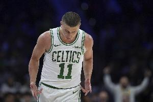 穩(wěn)定火力！半場(chǎng)普理查德7中4拿11分 安芬尼·西蒙斯6中4得10分