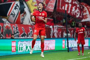 脫胎換骨！劉若釩加盟海港首賽季5球6助+奪冠，此前長(zhǎng)達(dá)2年進(jìn)球荒