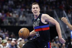 純射手!鄧肯·羅賓遜6投5中全是三分球 高效射落15分