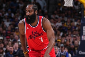 張佳瑋：哈登今天投進(jìn)17球 有6個球是右手突破擺脫后投進(jìn)的