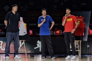 楊毅：大郅有阿聯(lián)身體素質(zhì)那可了不得 他和司機誰首發(fā)就不好說了