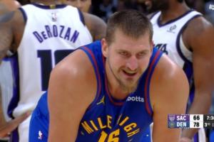 壞得很！約基奇緊貼+假摔玩弄尤班克斯 后者賠了4犯+1T