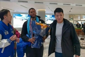 媒體人：華萊士競(jìng)技狀態(tài)不佳已離開新疆男籃 球隊(duì)正尋找其他外援