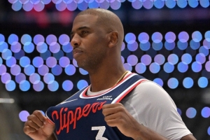 彩虹球衣！保羅效力過球隊(duì)：黃蜂 快船 火箭 雷霆 太陽 勇士 馬刺