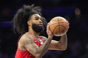 這球麥迪球迷熟！科比·懷特晃起麥科勒姆 對抗出手打成3+1