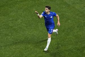 內(nèi)托：昨天訓(xùn)練中頭球頂?shù)煤茉惚魂犛验_玩笑，結(jié)果今天能頭球破門