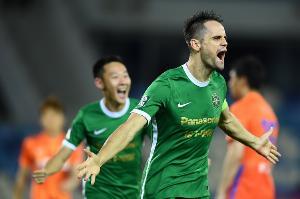 難說再見！告別儀式上，弗蘭克用中文深情獻(xiàn)唱《月亮代表我的心》