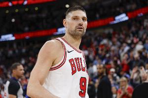 2+2！布澤利斯打進(jìn)并造成犯規(guī) 加罰沒有但武切維奇補(bǔ)籃得手