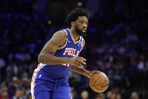 右膝仍酸痛！納斯：恩比德渴望出戰(zhàn)訓練很勤勉 會遵循醫(yī)生建議