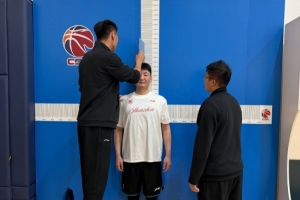 深圳男籃新賽季體測(cè)中??