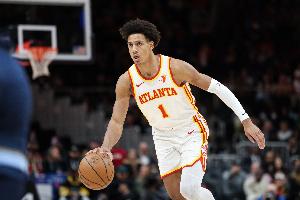 帶隊起勢！杰倫·約翰遜半場9中5拿15分7板3助 第二節(jié)4中4得11分