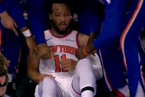 狀態(tài)火熱！布倫森底角三分再打成3+1 尼克斯反客為主15-5開局！