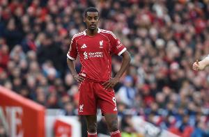 迷失至今??1.4億伊薩克5場(chǎng)英超0球+4次首發(fā)全敗，最高評(píng)分僅6.5