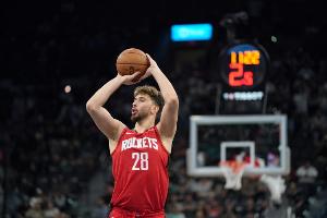 申京/亞當斯/謝潑德同場且KD下場時 進攻效率122.5&凈效率+25.1