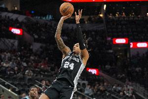 5分到手！瓦塞爾三分命中同時奧尼爾對奧利尼克犯規(guī) 布克還吃T