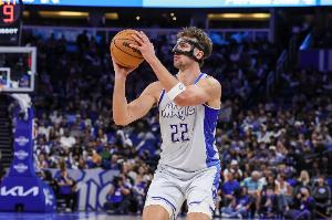 頂不??！半場(chǎng)小瓦格納6中4拿13分 貝恩8中3得12分