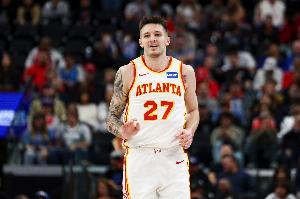 傷到瞄準(zhǔn)鏡！克雷伊奇防守被打到眼睛 老鷹喊停調(diào)整