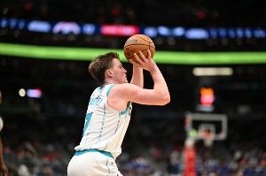 歷史級射手！克尼佩爾前17場命中63記三分歷史第一 命中率43.8%