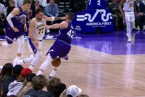 ??太華麗了！東契奇搶斷+穿襠樂福+高拋助攻海斯空接炸扣！