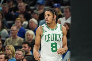 超神了！米諾特次節(jié)上來不到2分鐘 連續(xù)三分+吃餅暴扣砍下12分！