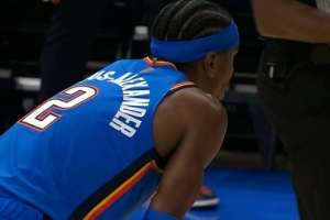 風(fēng)卷殘?jiān)疲啔v山大絲滑轉(zhuǎn)身連續(xù)過人 中路突擊上籃打中一氣呵成